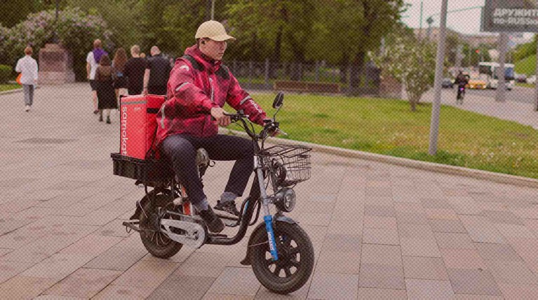 В компаниях отметили, что регулярно обучают работников ПДД, чтобы не было претензий со стороны пешеходов Фото: Global Look Press / Белкин Алексей