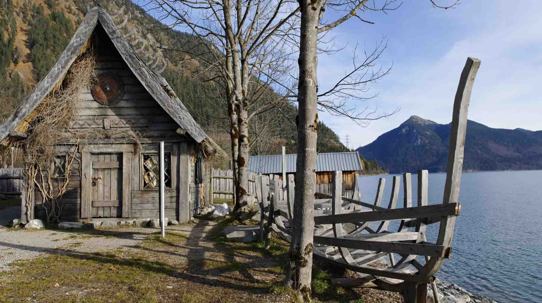 Деревянная хижина в деревне викинго