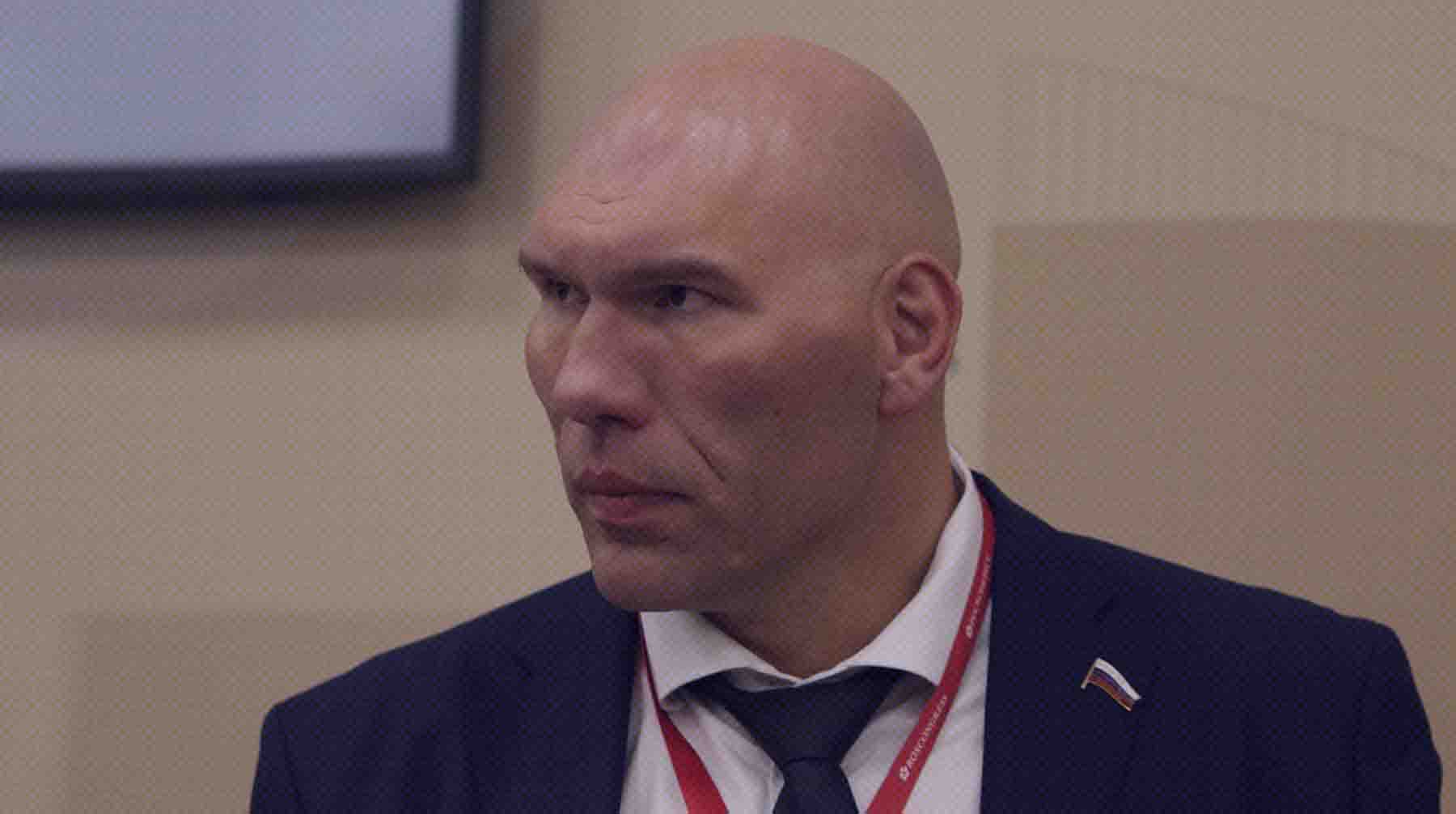 Западных туристов нужно приглашать в РФ, чтобы они разочаровывались в пропаганде собственных государств, заявил парламентарий Николай Валуев