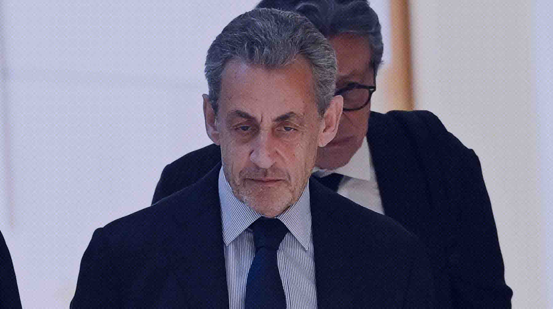 Политика также оштрафовали на 100 тысяч евро и запретили пять лет занимать государственные должности Николя Саркози