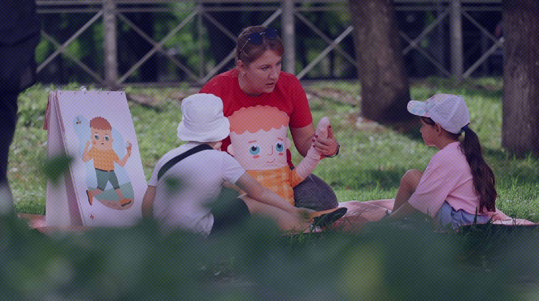 Дошкольникам рассказывают, как вести себя при ожогах, кровотечениях, укусах насекомых и в других бытовых ситуациях Фото: Пресс-служба Российского Красного Креста