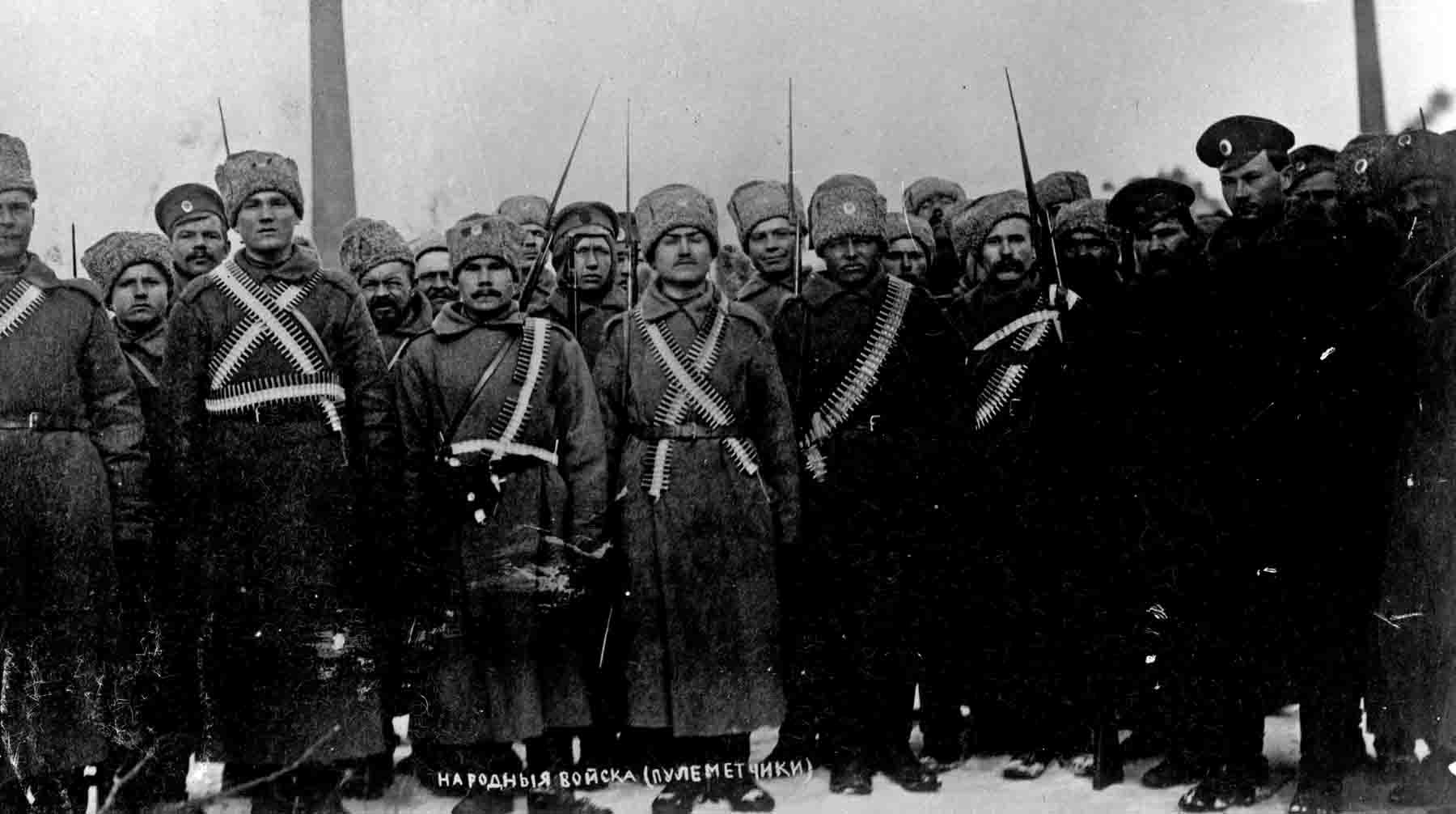 Пулеметчики из Ораниенбаума, пришедшие поддержать восстание рабочих и крестьян. Февраль 1917 года