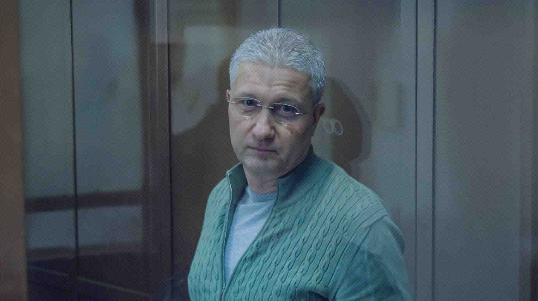 Бывший замглавы Минобороны, получивший 13 лет за взятки, готов служить Родине в любом качестве, утверждает его представитель Тимур Иванов