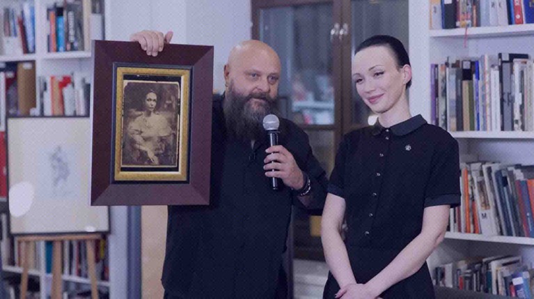 Он использует старинную технику получения изображений Фото: Департамент культуры Москвы