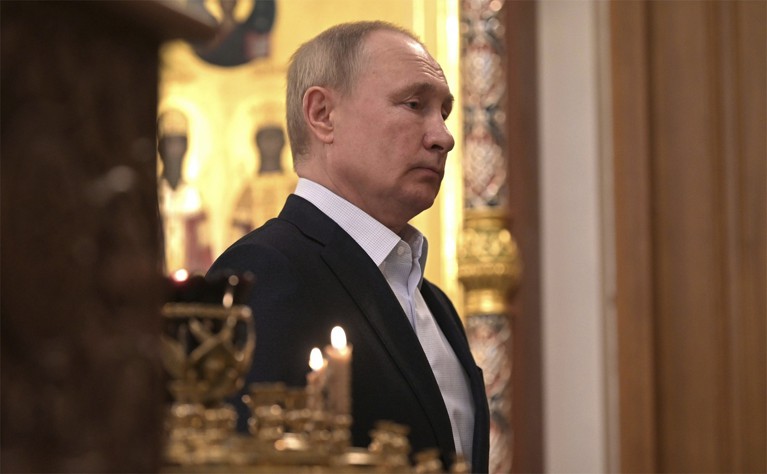 Он подчеркнул, что светлый праздник несет в себе добро, любовь и надежду, позволяет приобщиться к традициям