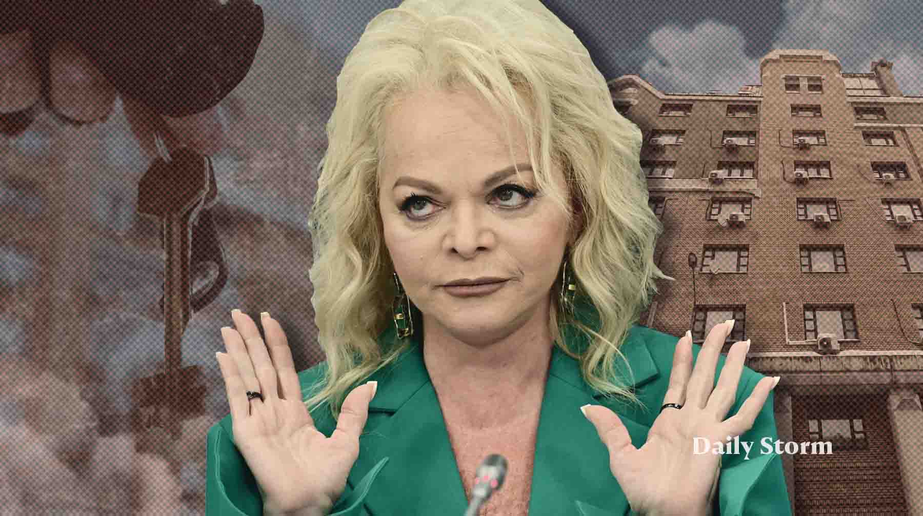 Сейчас Полина ждет судебных приставов, которые уже начали производство по принудительному выселению артистки Коллаж: Daily Storm