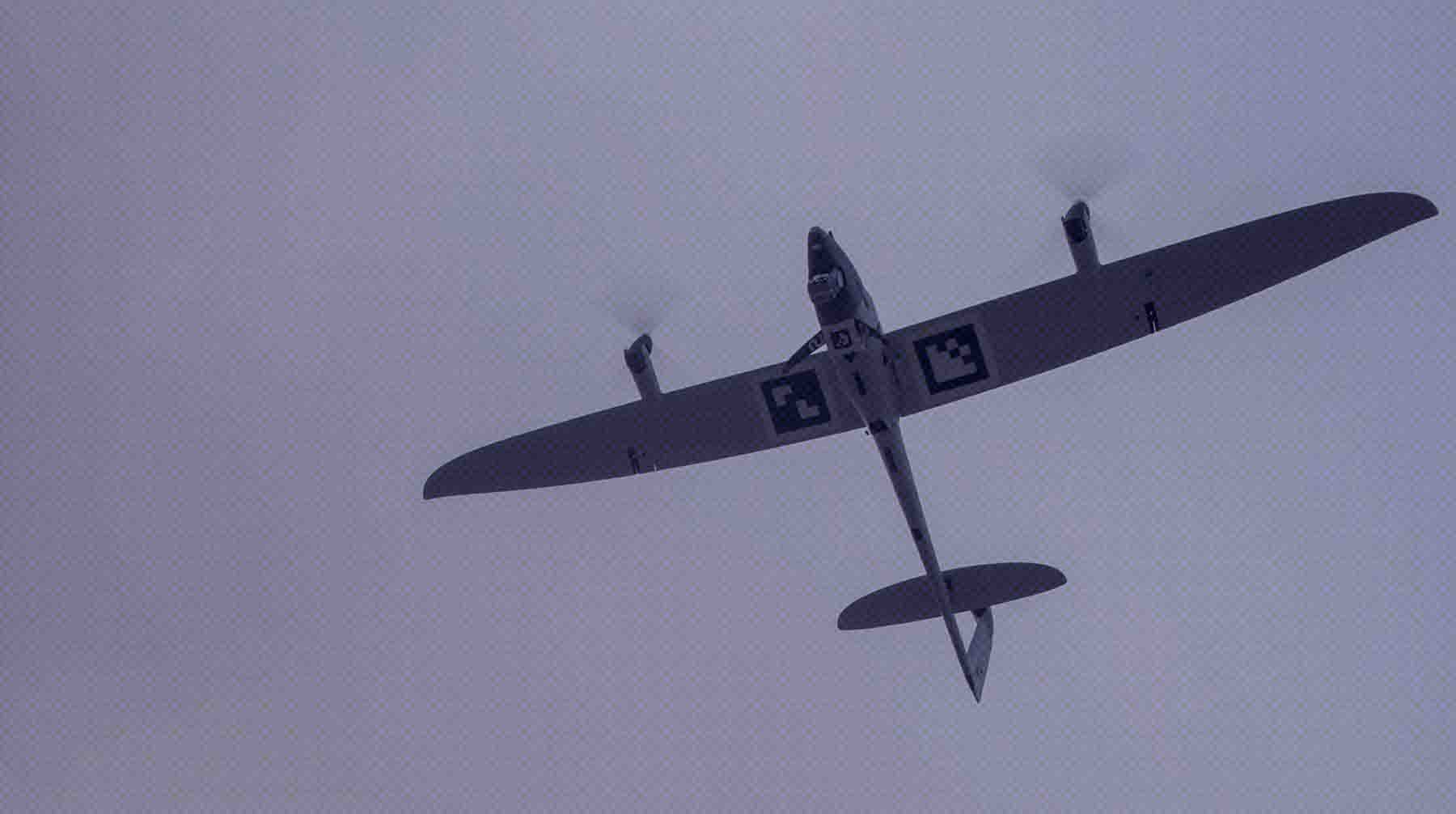 В порту Усть-Луга и поселке Молодцово обломками БПЛА посекло стекла в жилых домах, школе и здании соцзащиты Фото: Global Look Press / Peter Kneffel
