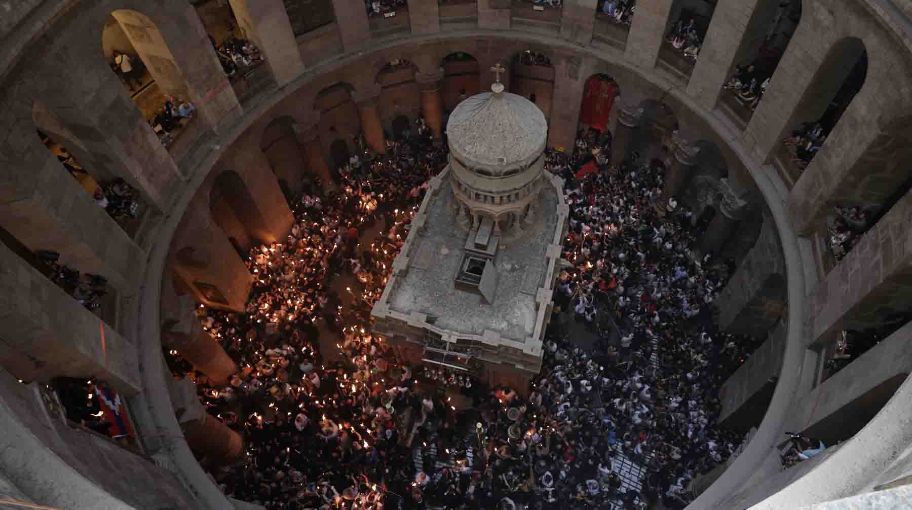 Храм Гроба Господня, схождение Огня