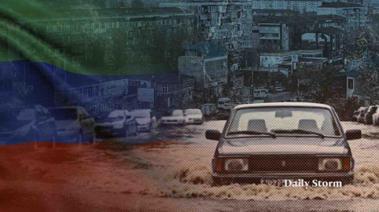 «Заперта с детьми в тонущей машине»: истории спасения из затопленного Дагестана