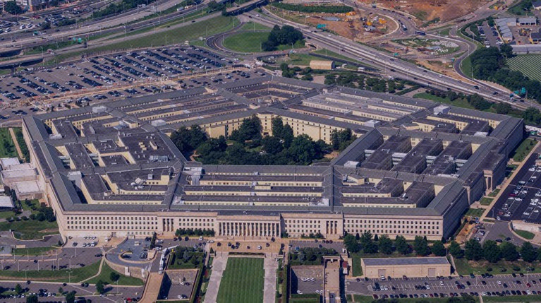В США посчитали, что организации якобы занимаются несанкционированной передачей американских технологий Вид на Пентагон