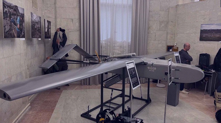 Это украинские ударные беспилотники с дальностью полета 1600 километров и взрывчаткой весом 120 килограммов Дрон FP-1